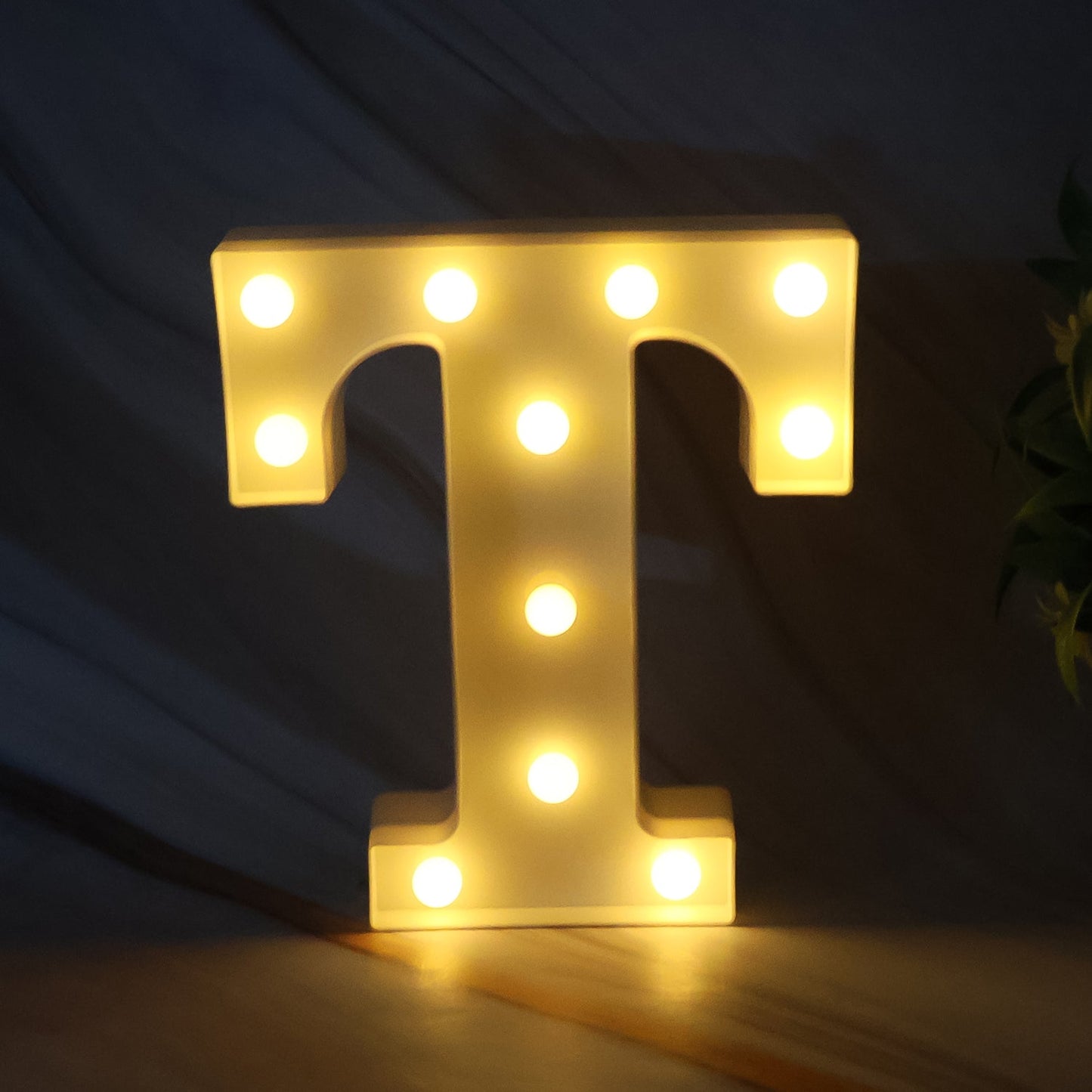 Neutral decorative lighting accessory