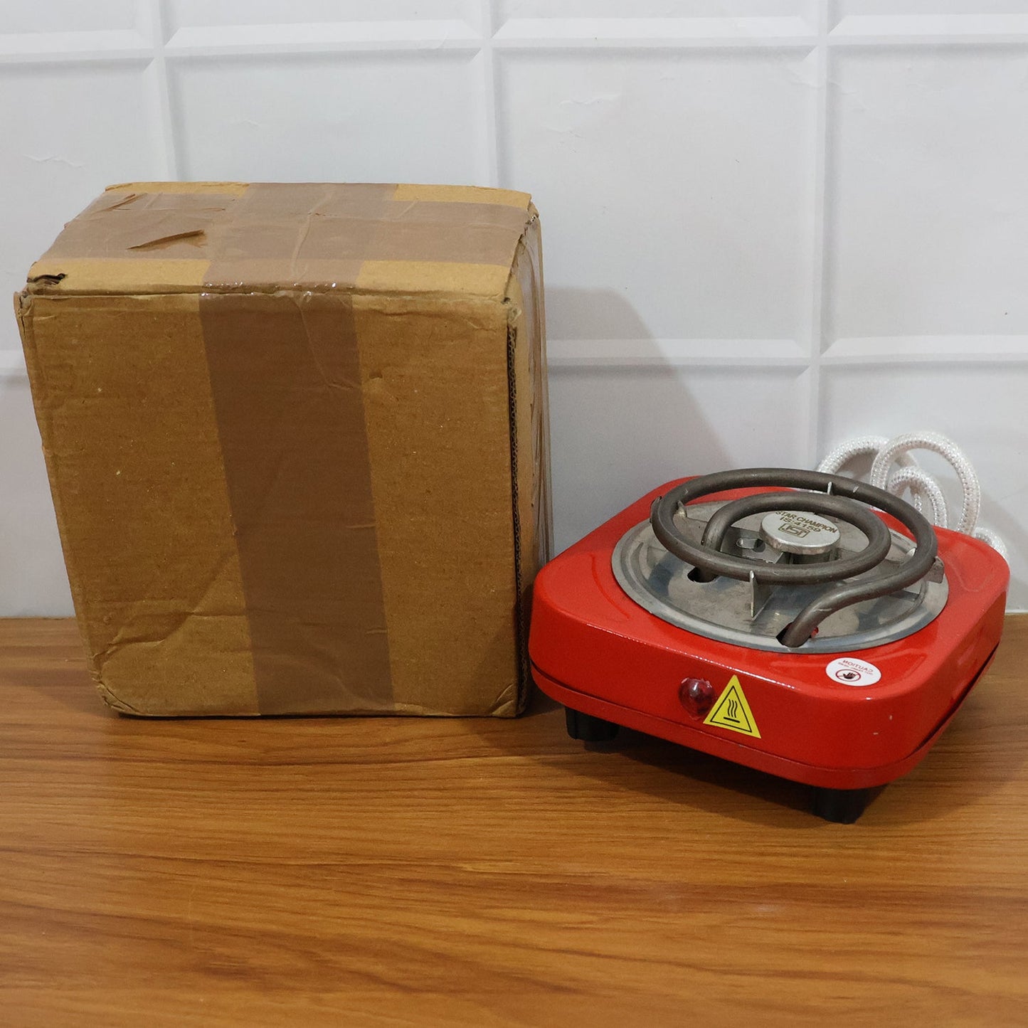 Electric single burner hot plate perfect for small meals and beverages