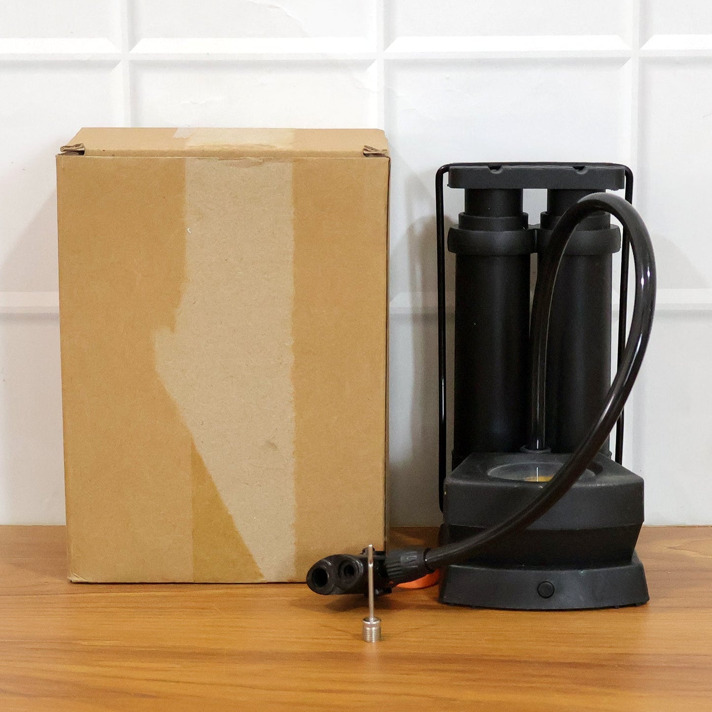 Double cylinder foot pump in packaging