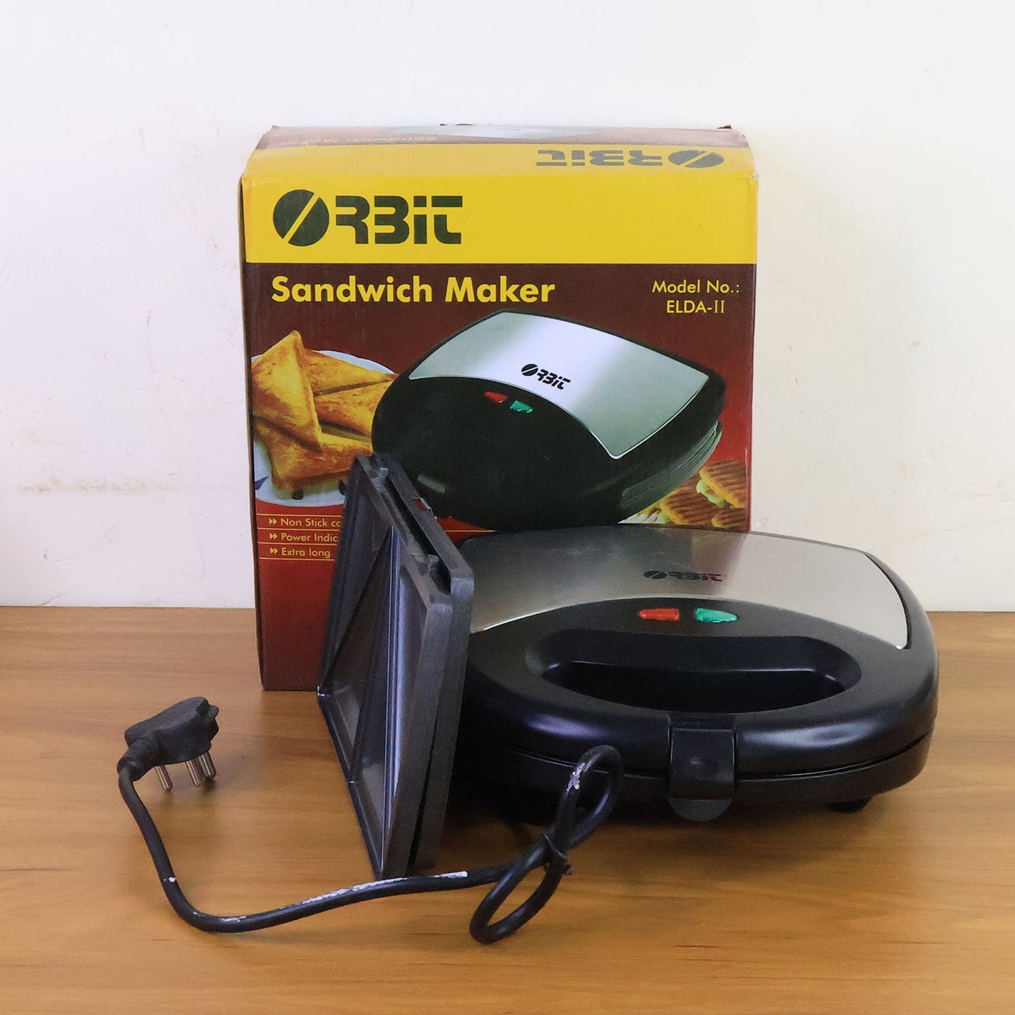 Orbit sandwich maker with ergonomic heat-resistant handle for safe use