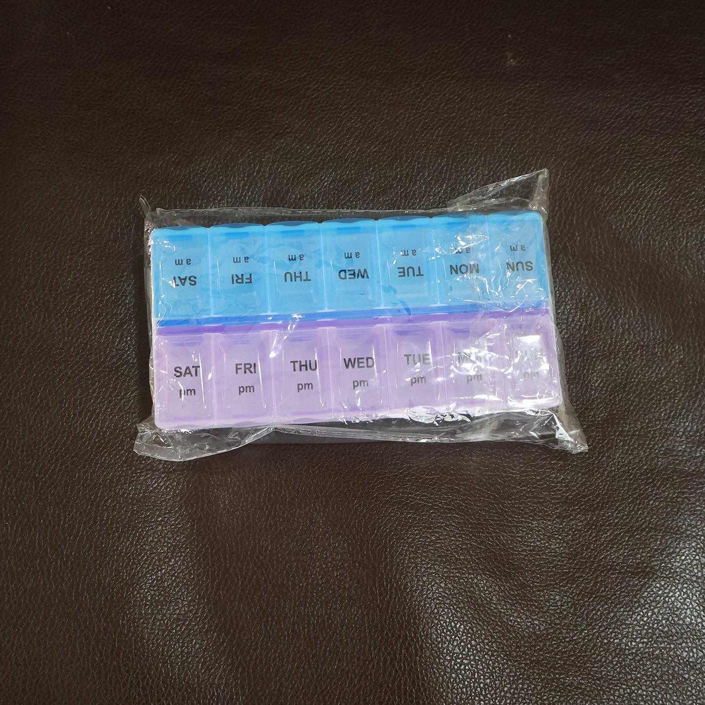 Closed weekly pill organizer for convenient medicine storage