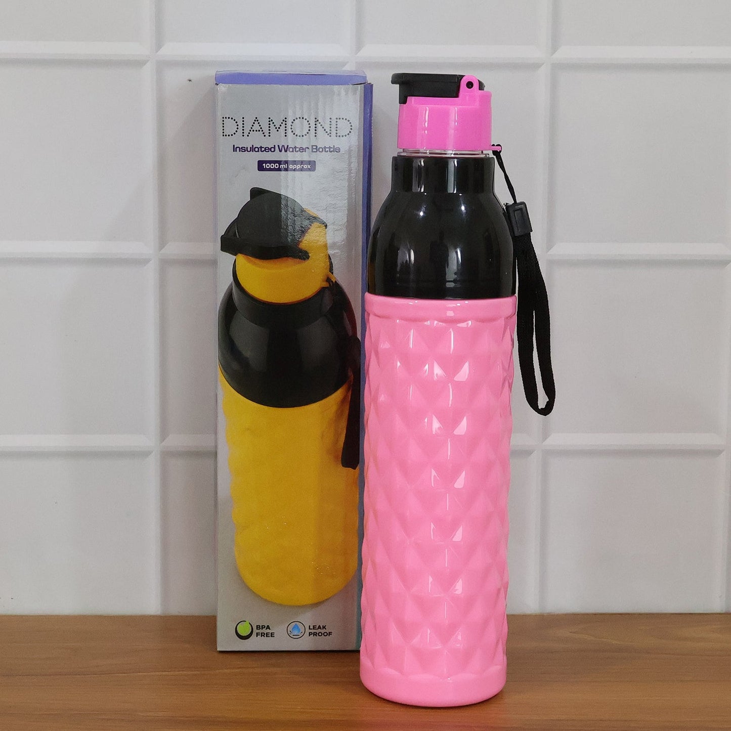 Close-up detail showing diamond texture on 1000ML leakproof water bottle