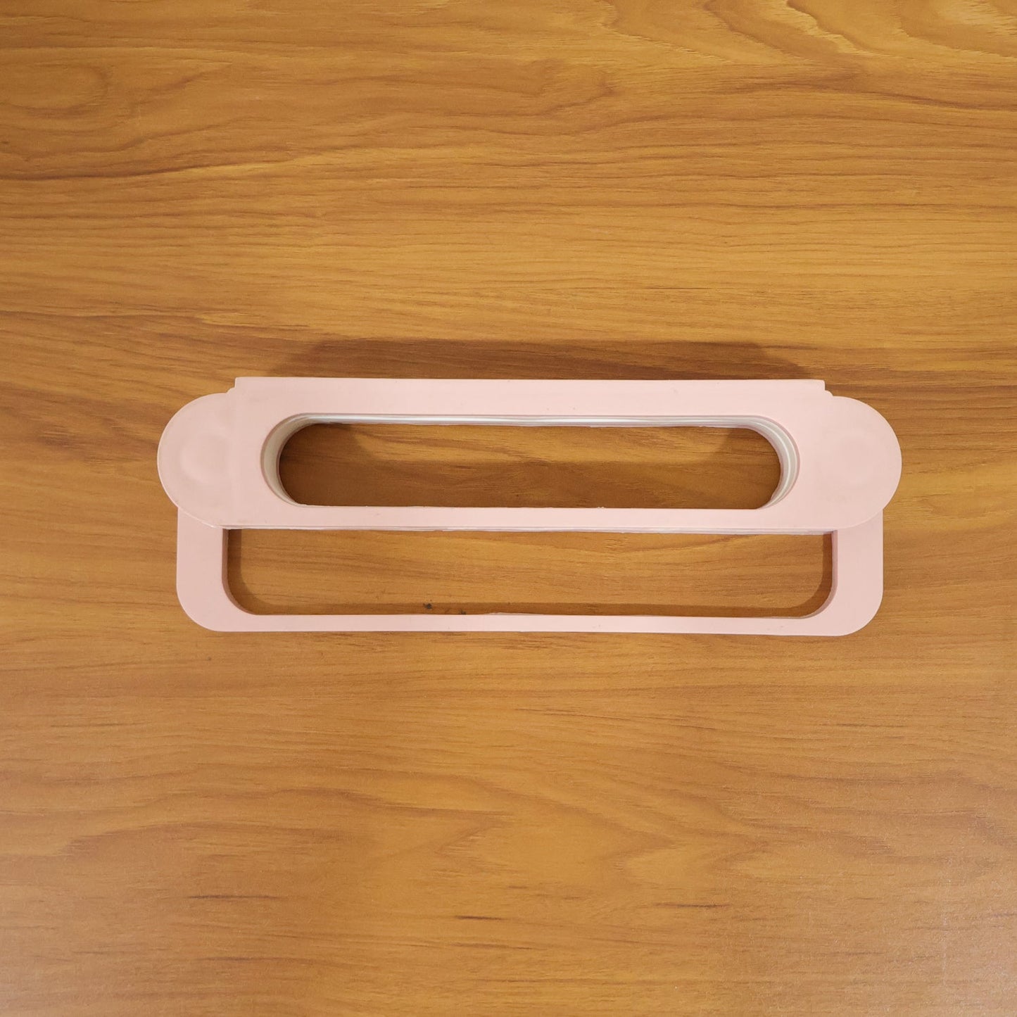 Practical wall hanging slipper storage rack for home use