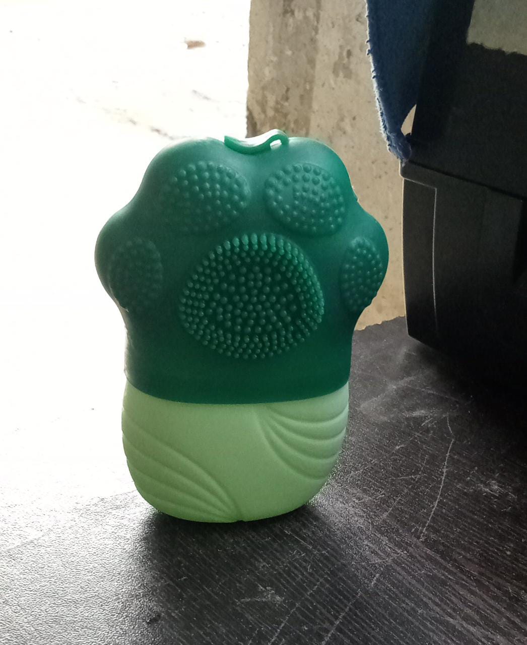 Full view of the reusable non-slip silicone face ice roller.