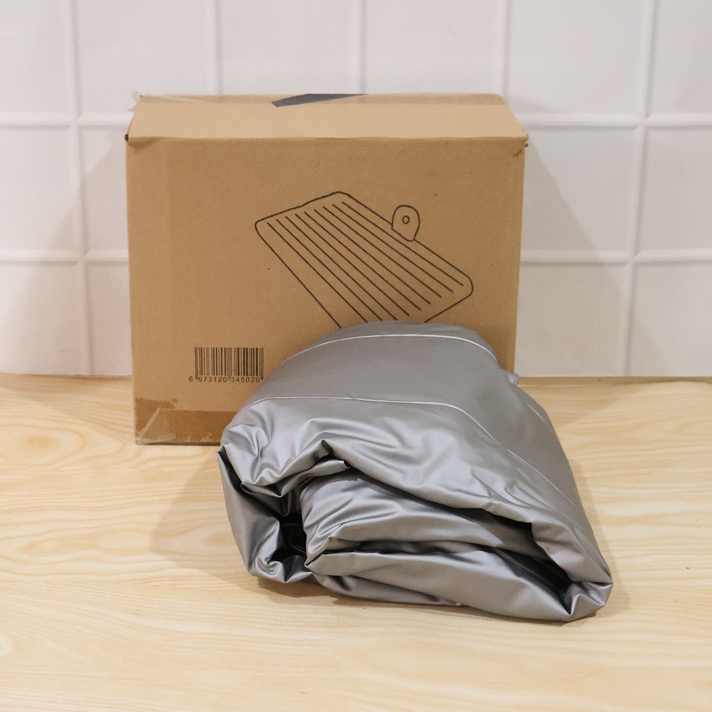 Folded car air mattress with packaging box