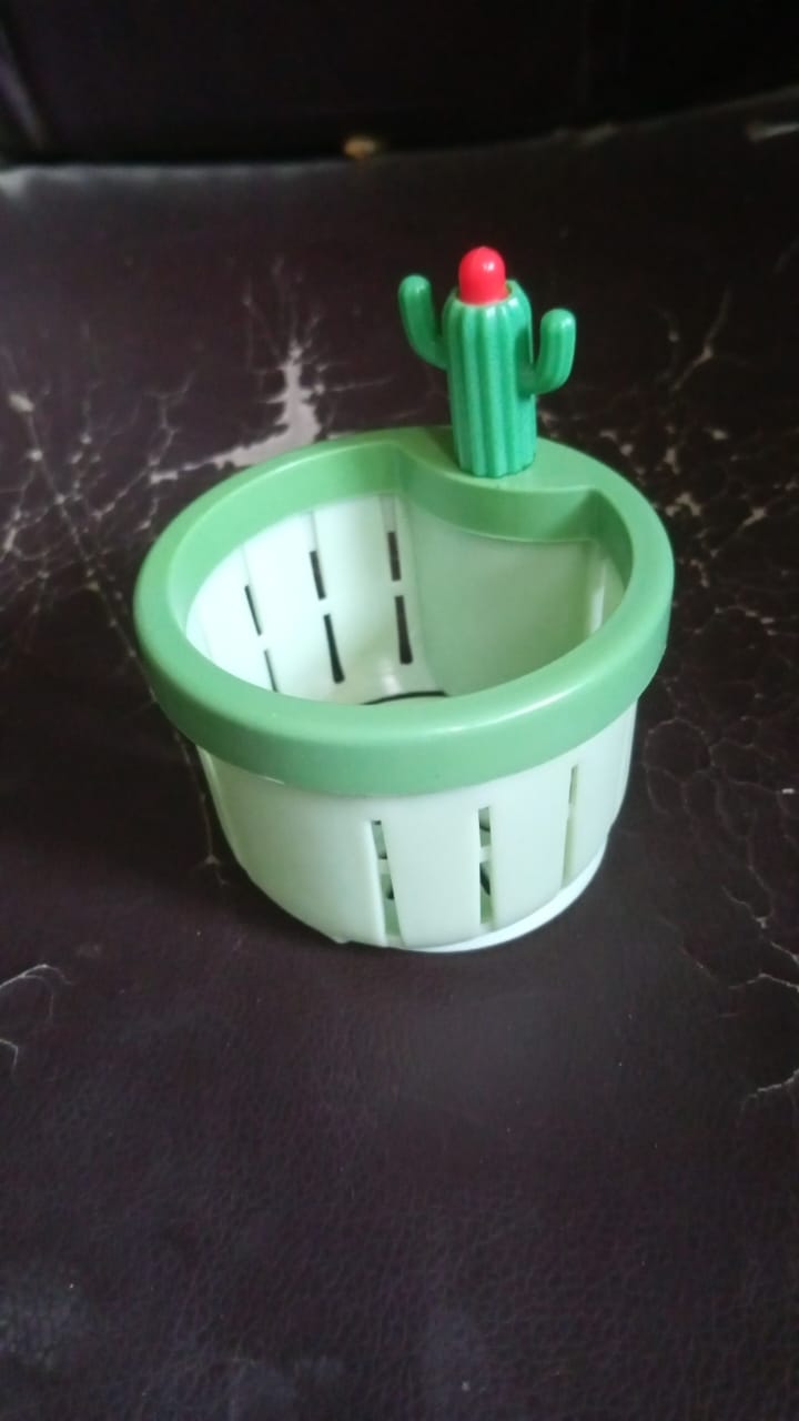 Top-down view of the Garth plastic Kitchen Sink Drain Strainer.
