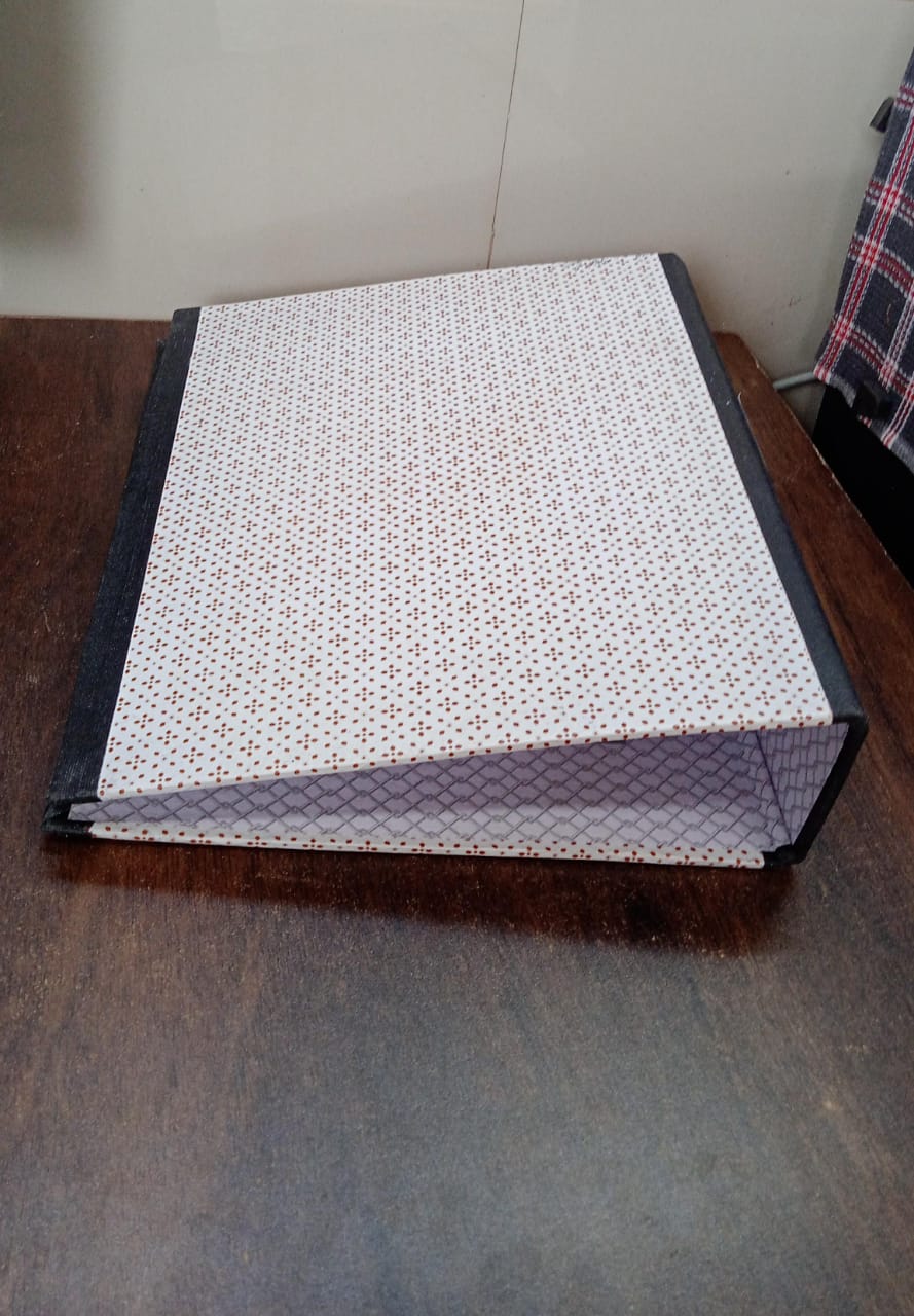 Side view of the button clip box file, highlighting its compact design.