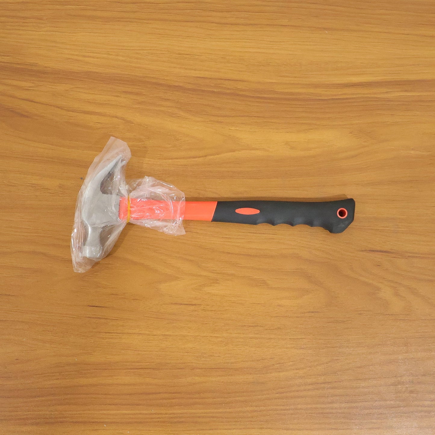Steel claw hammer for home, carpentry, and outdoor repairs