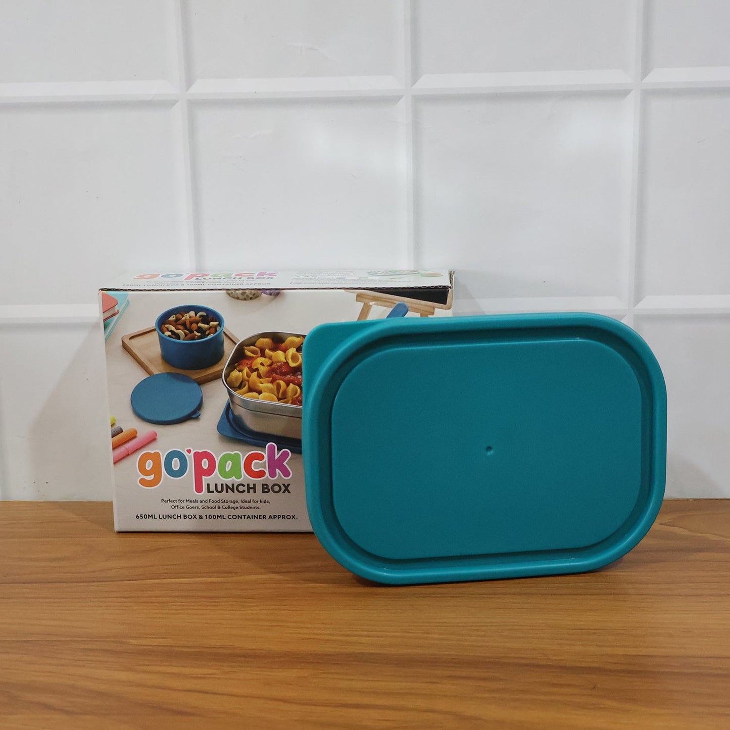 Lifestyle image showing stainless steel lunch box set being used outdoors