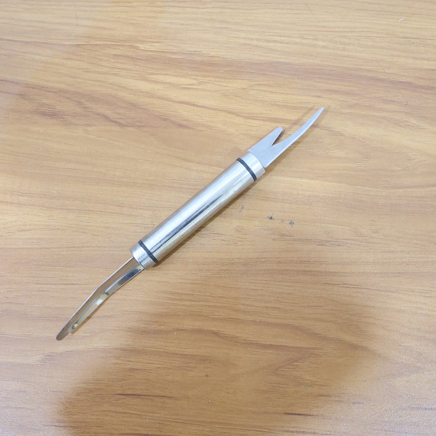 Stainless steel fruit and vegetable corer used for easy peeling and cutting