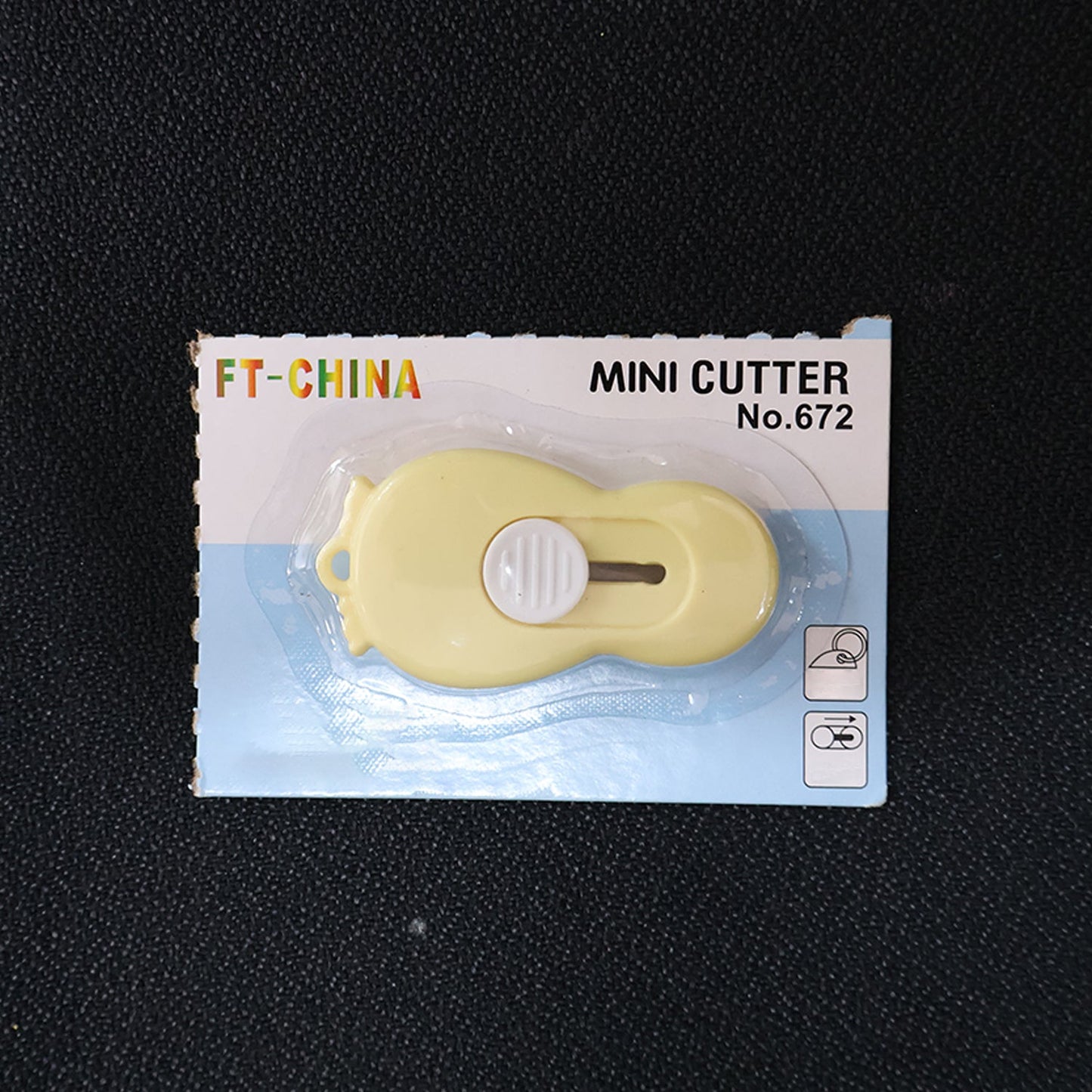 Durable plastic body safety cutter with metal retractable blade