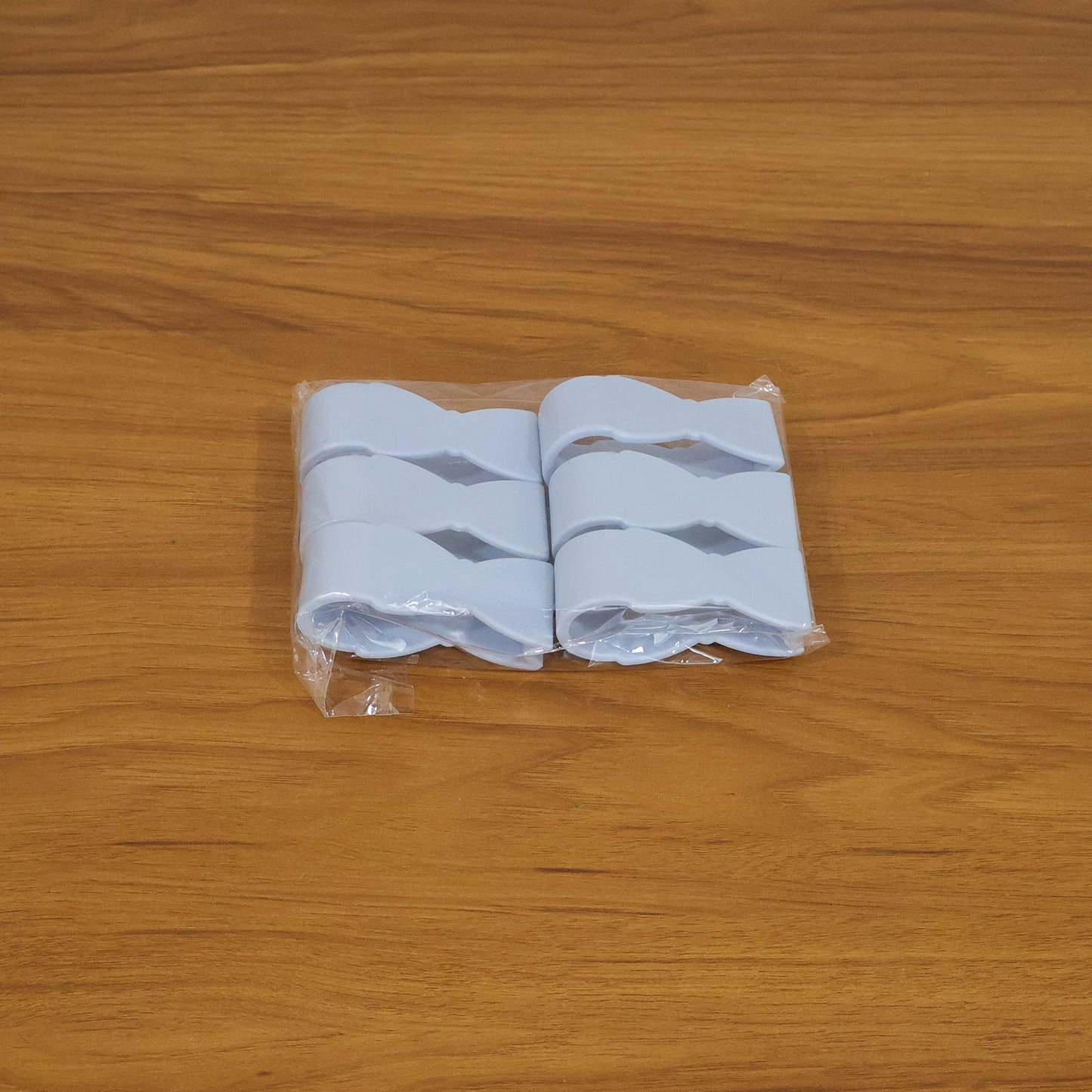 Multipurpose clips securing towels & cloths on various surfaces