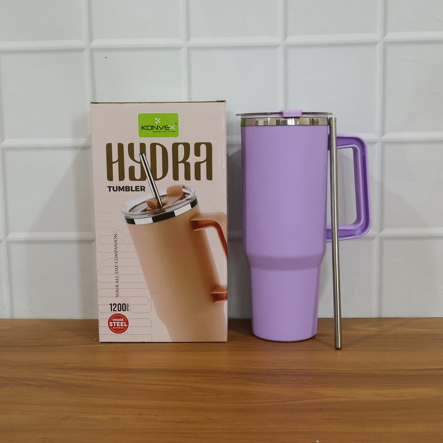 Lifestyle image of Konvex tumbler in use