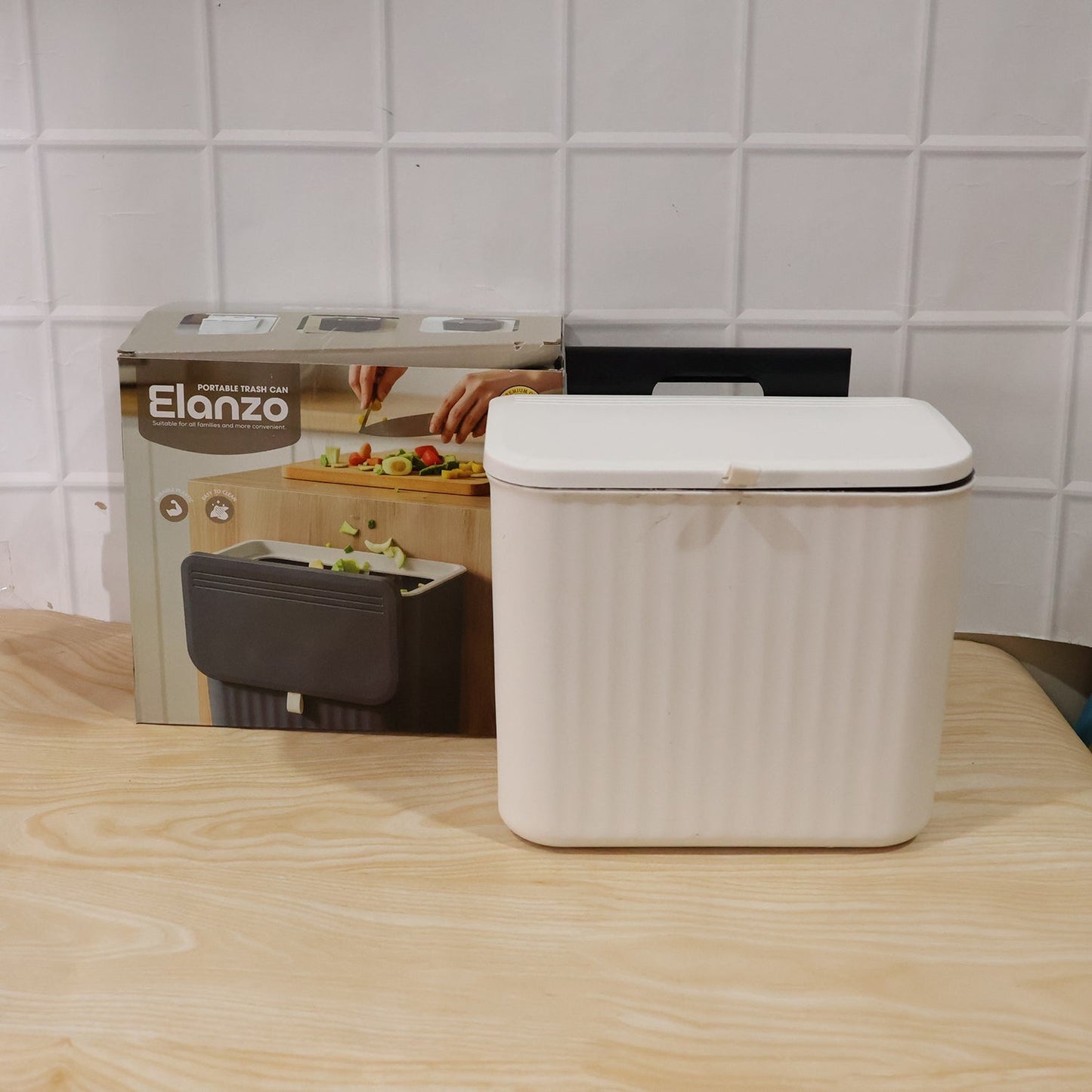 Kitchen waste bin collecting vegetable peels