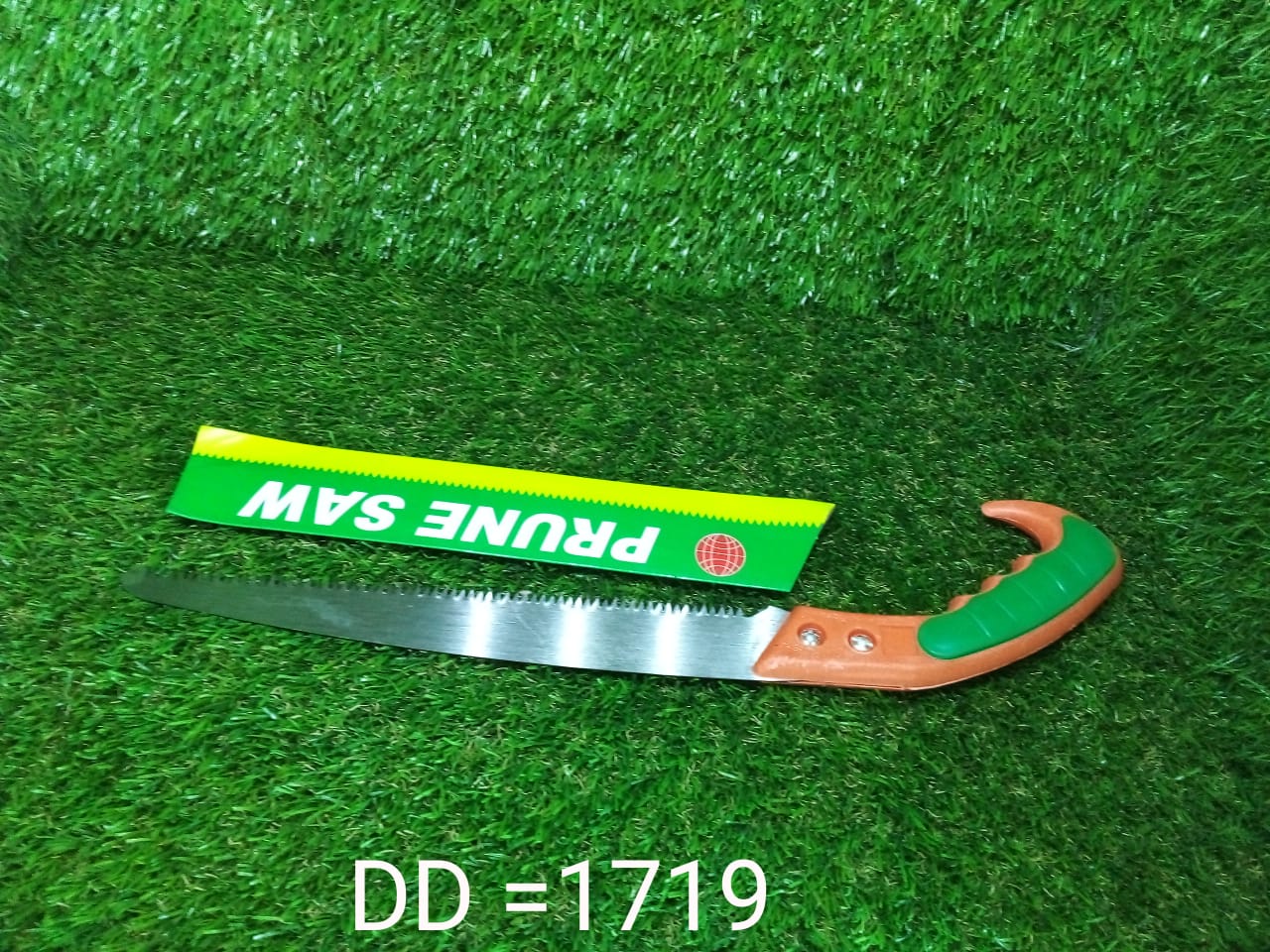 Full view of the Tidy Roots tree pruning saw, showcasing its design.