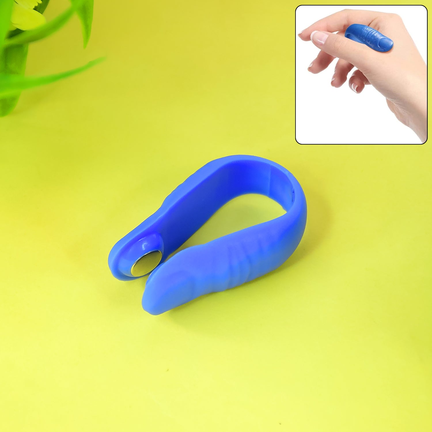 Magnetic acupressure clip fitting on finger for pain relief therapy