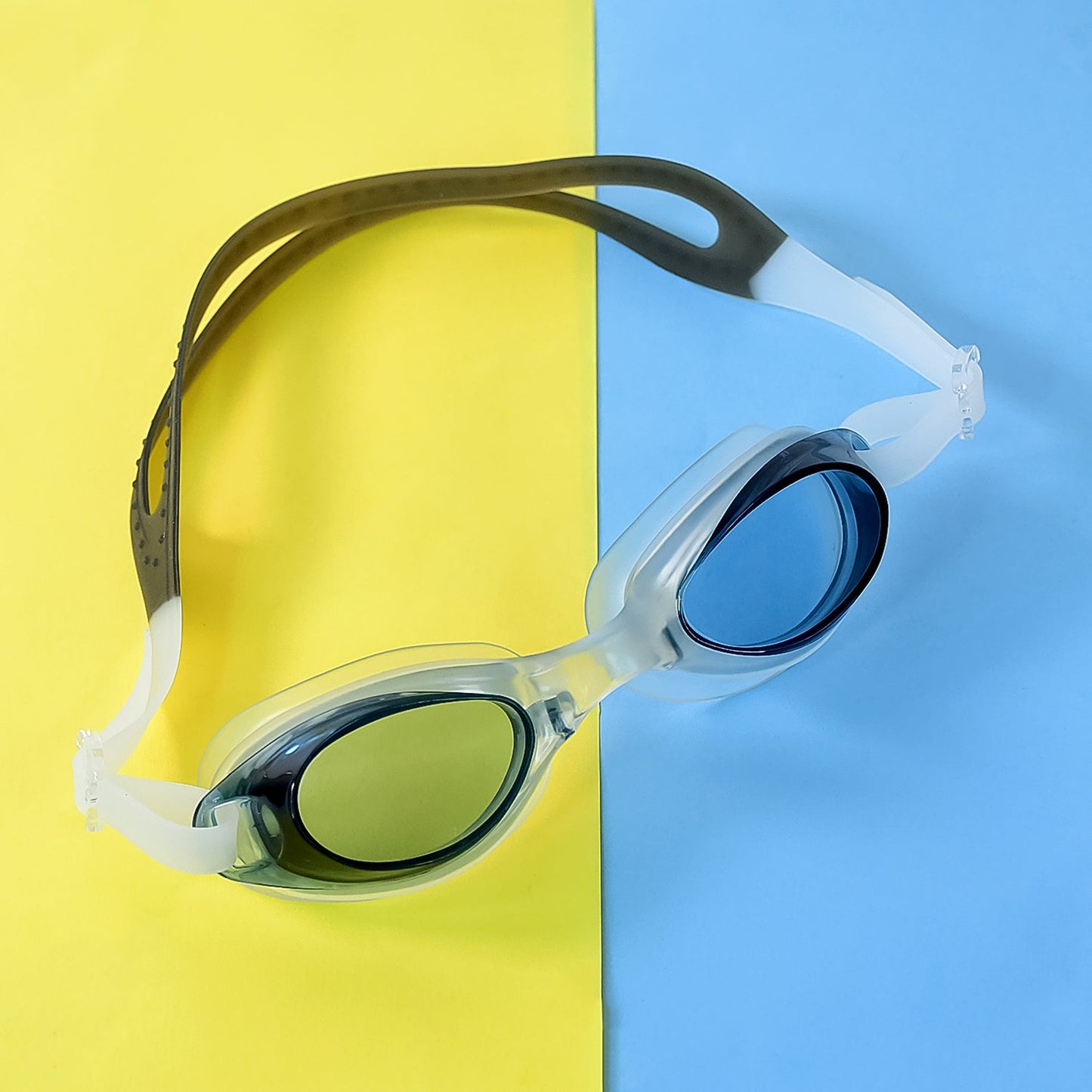 Aqua Glow anti-fog swimming goggles from Konex