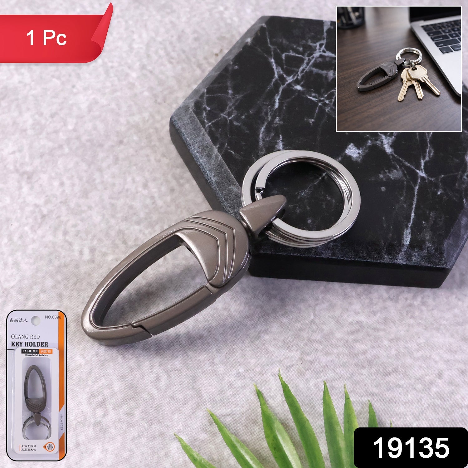 Carabiner clip key holder in metal