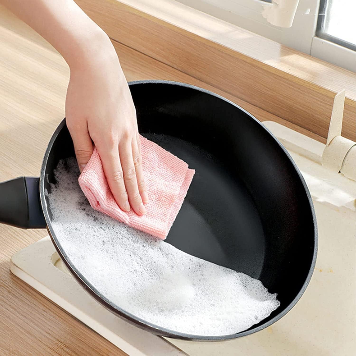 Detailed view of the durable and absorbent microfiber cleaning rag fabric.