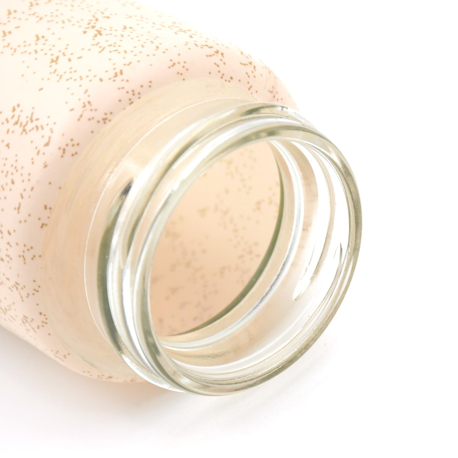 Detailed shot of the natural bamboo lid and borosilicate glass bottle.