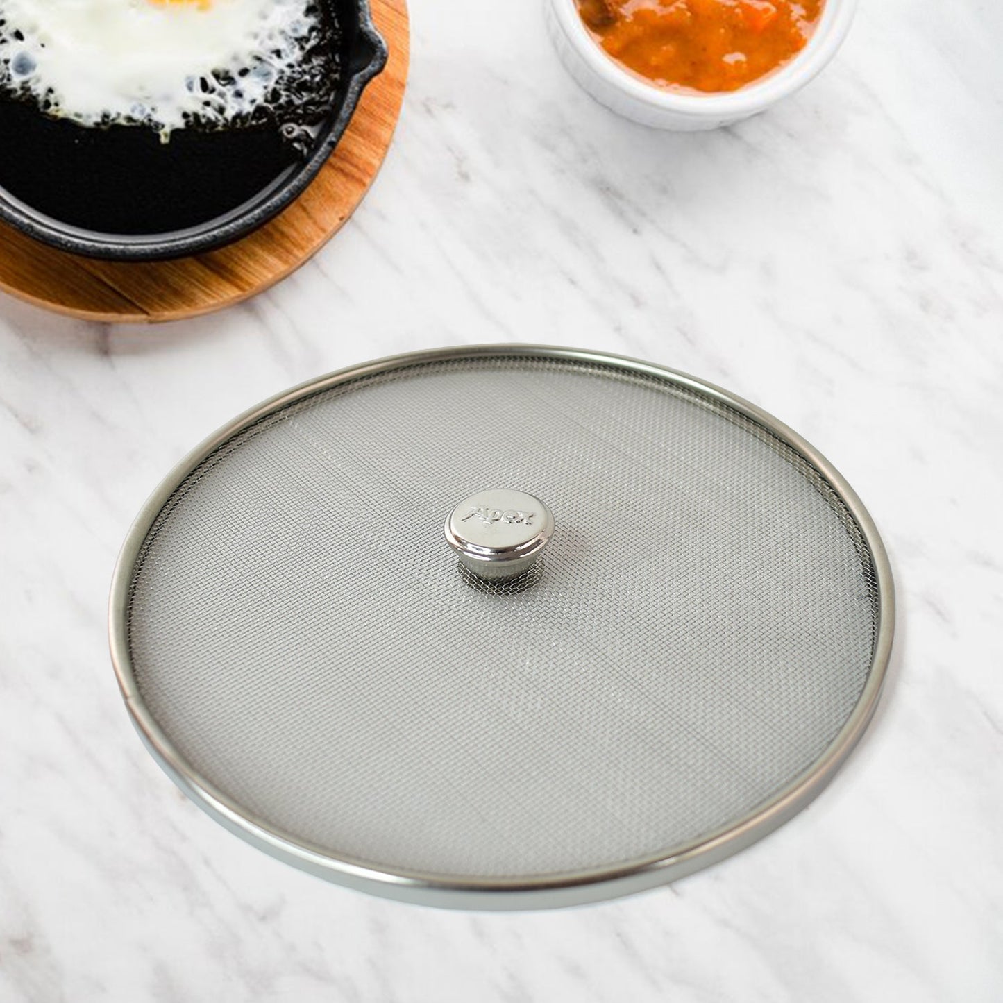 Top view showing stainless steel mesh oil splatter shield for frying