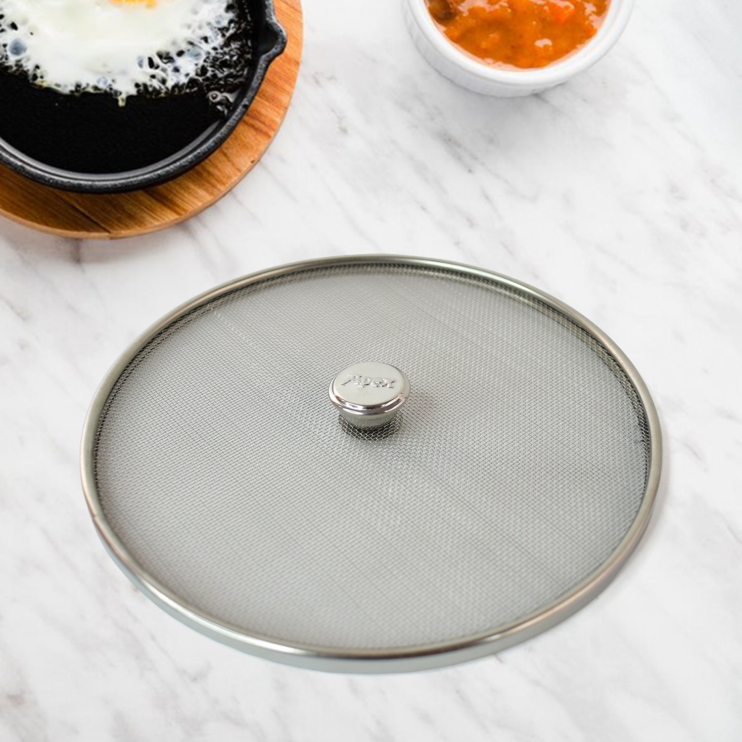 Top view showing stainless steel mesh oil splatter shield for frying