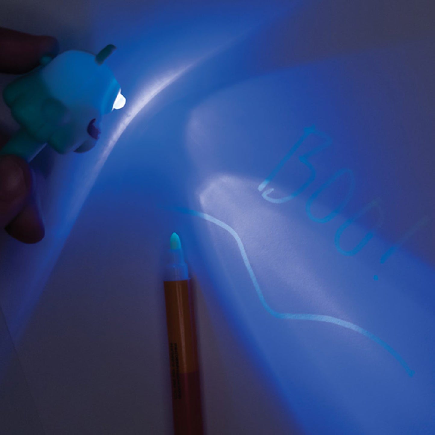3-in-1 ball pen illuminated with LED light for writing in dark spaces