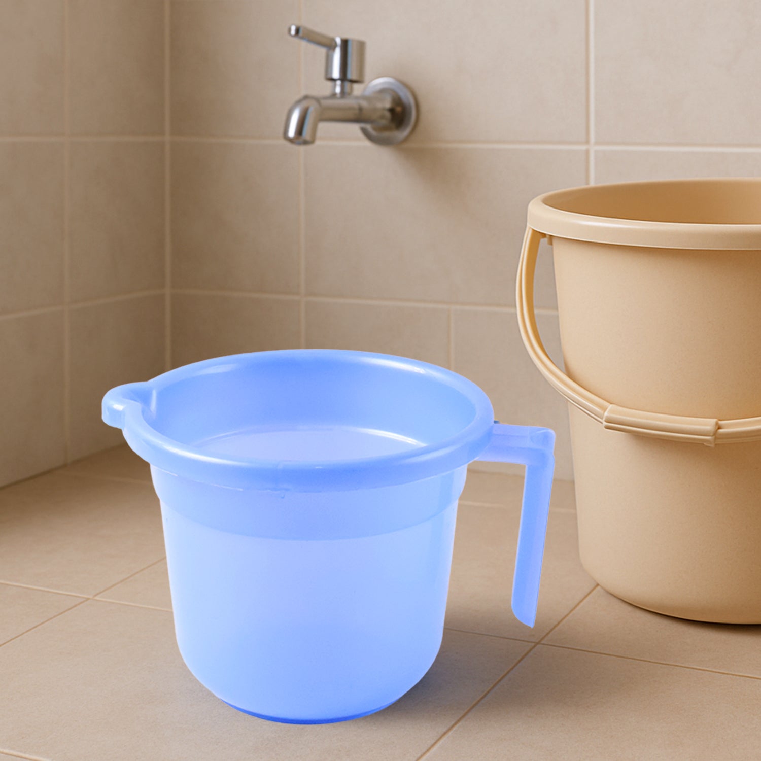 Large capacity unbreakable plastic bath mug for daily chores