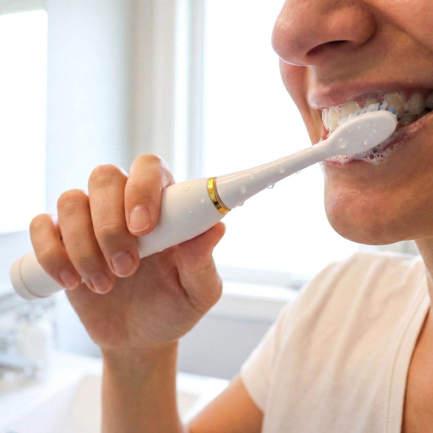 White multi-mode rechargeable electric toothbrush for effective oral care