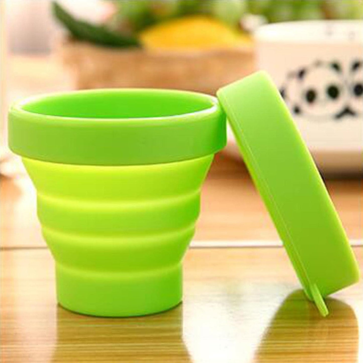 Round foldable silicone travel mug with a secure, leakproof lid.