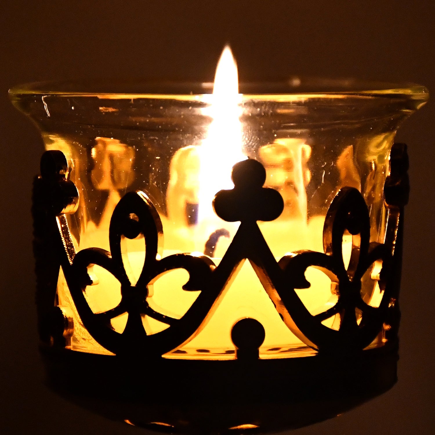 Glow petal designed glass candle holder for home ambiance