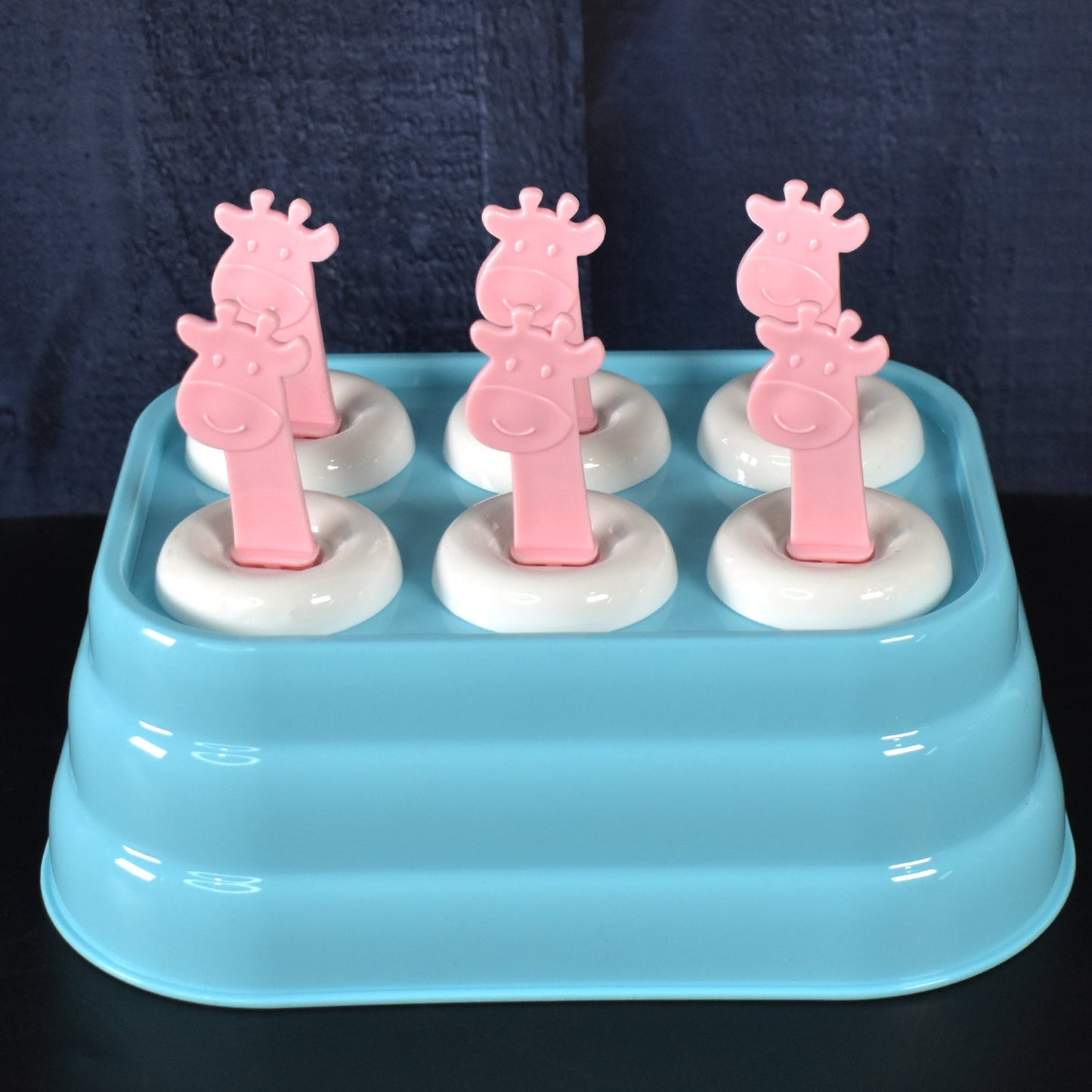 6-cavity giraffe shaped plastic ice cube molds on a white surface