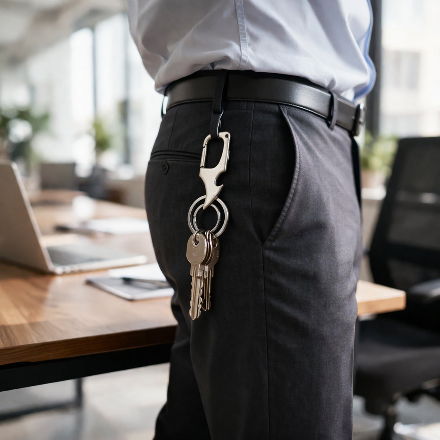 Strong keychain holder clip with smooth finish