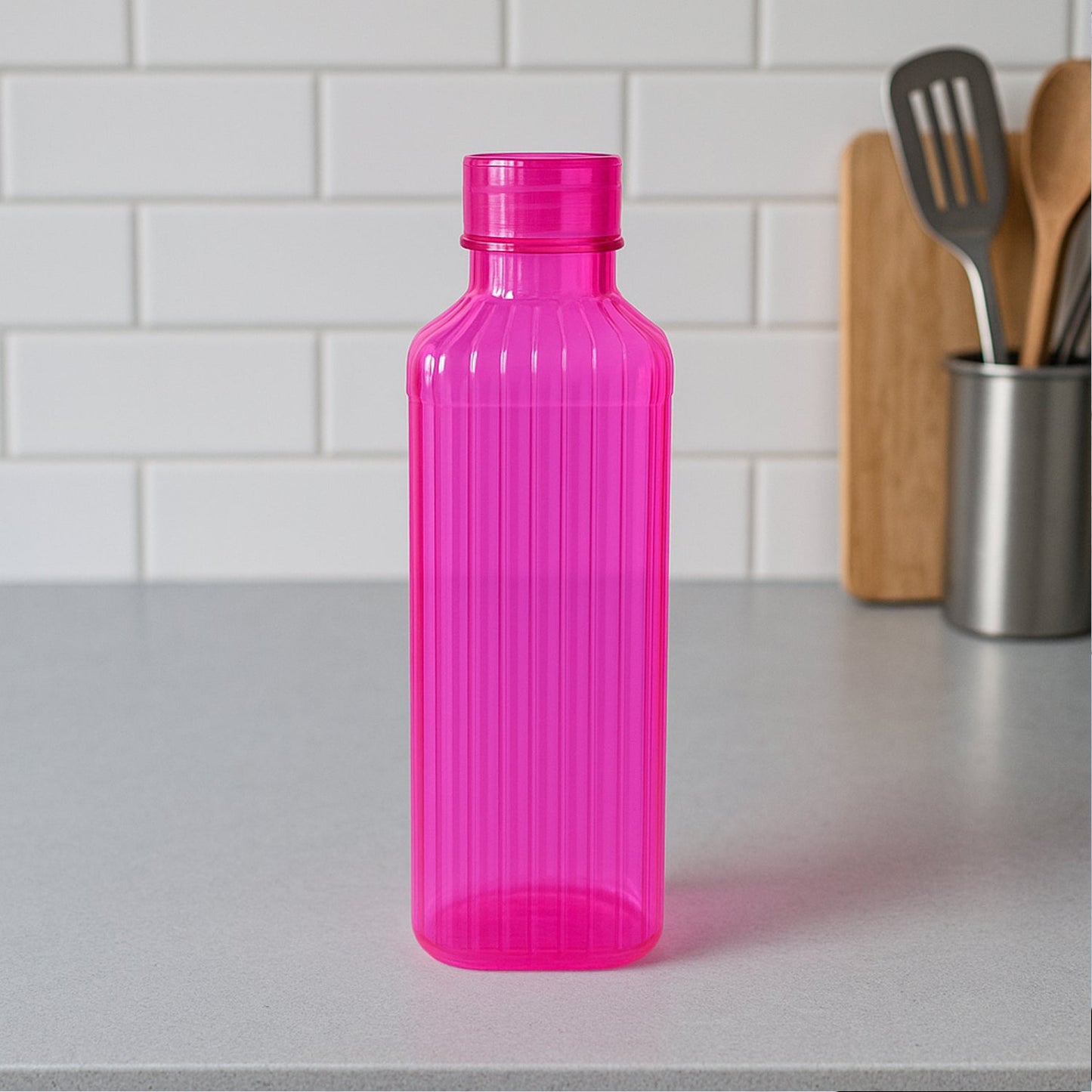 Eco-friendly reusable transparent water bottle for everyday use