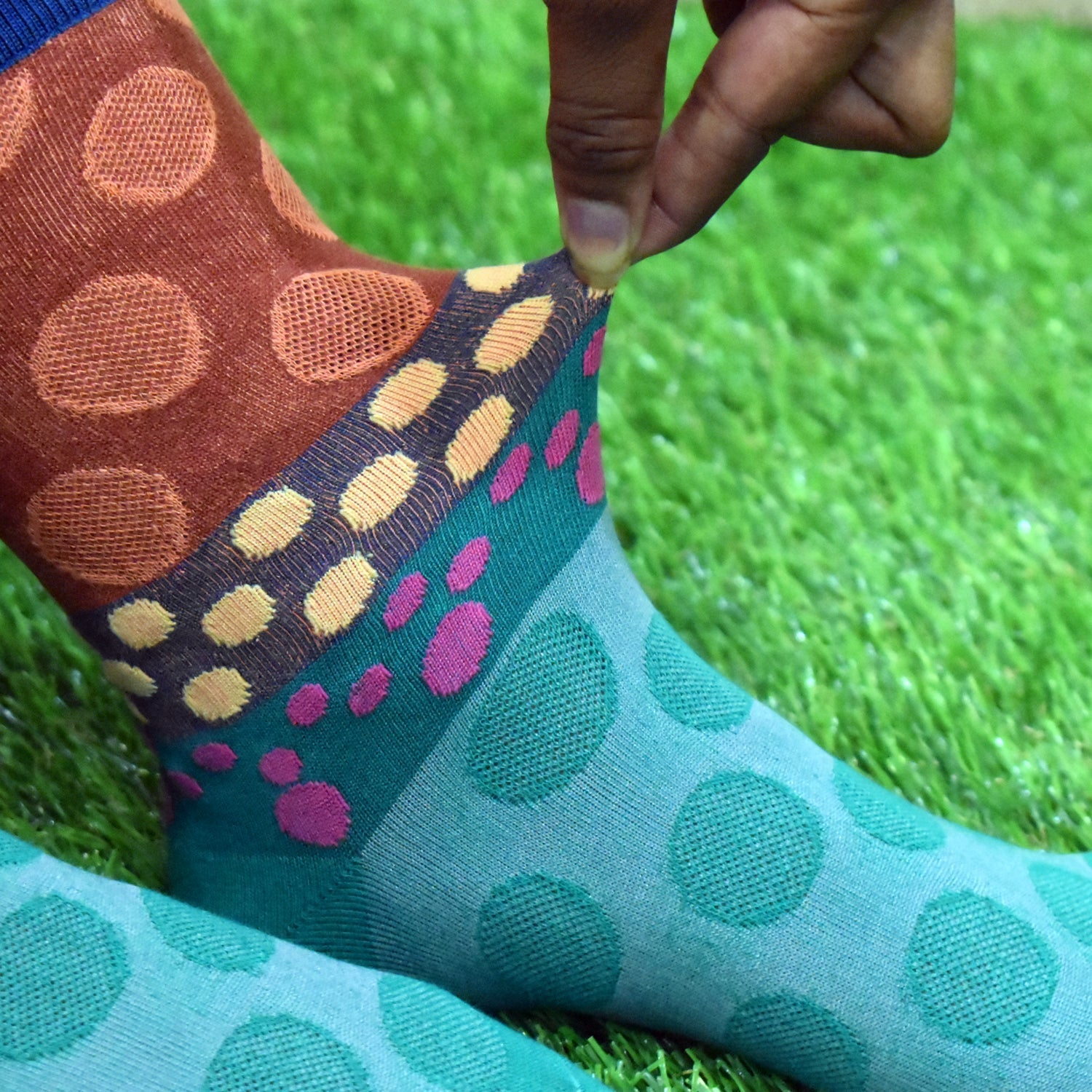 Detail of the high-quality stitching and material blend of FitFuzion's ankle length socks.