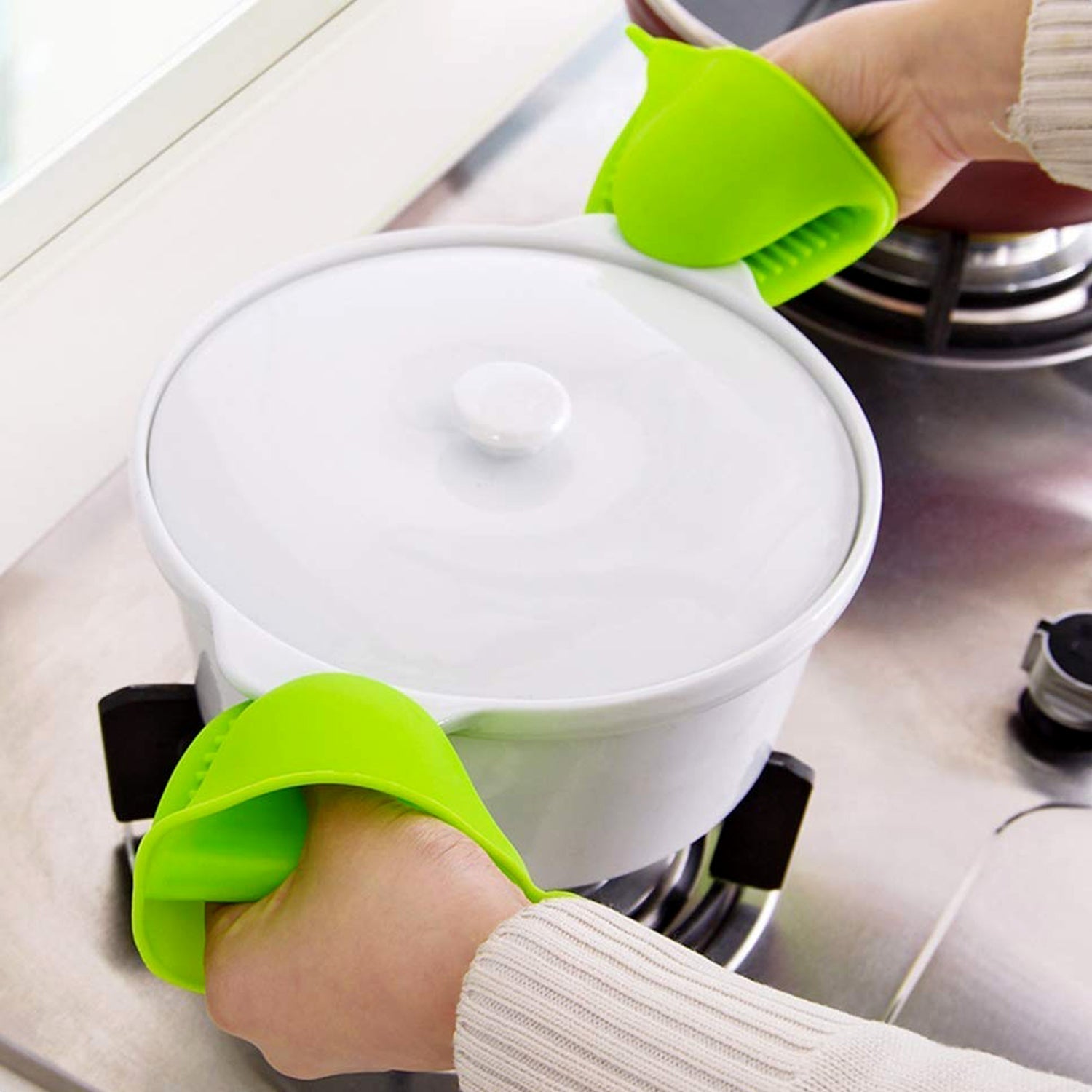 Single red food-grade silicone potholder ready for daily kitchen tasks.