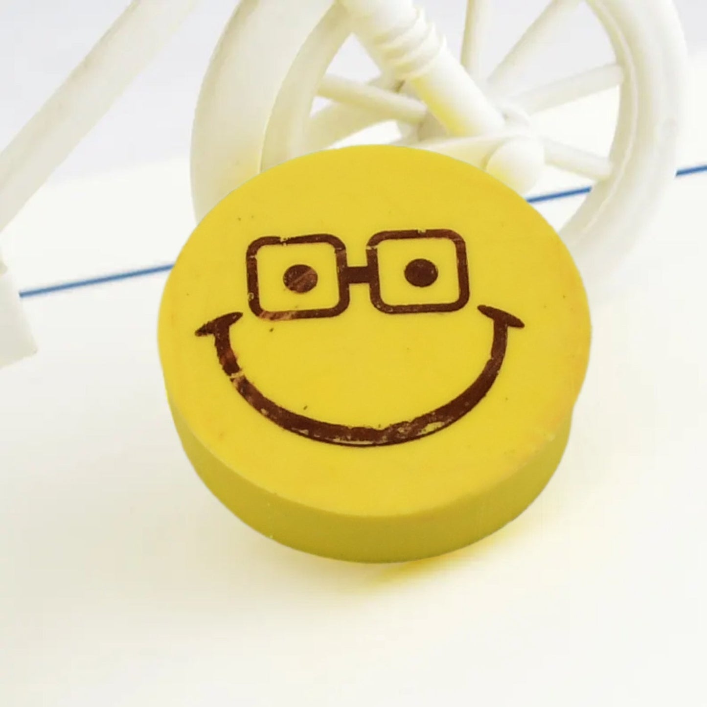 Ergonomic and stylish eraser, making schoolwork enjoyable.