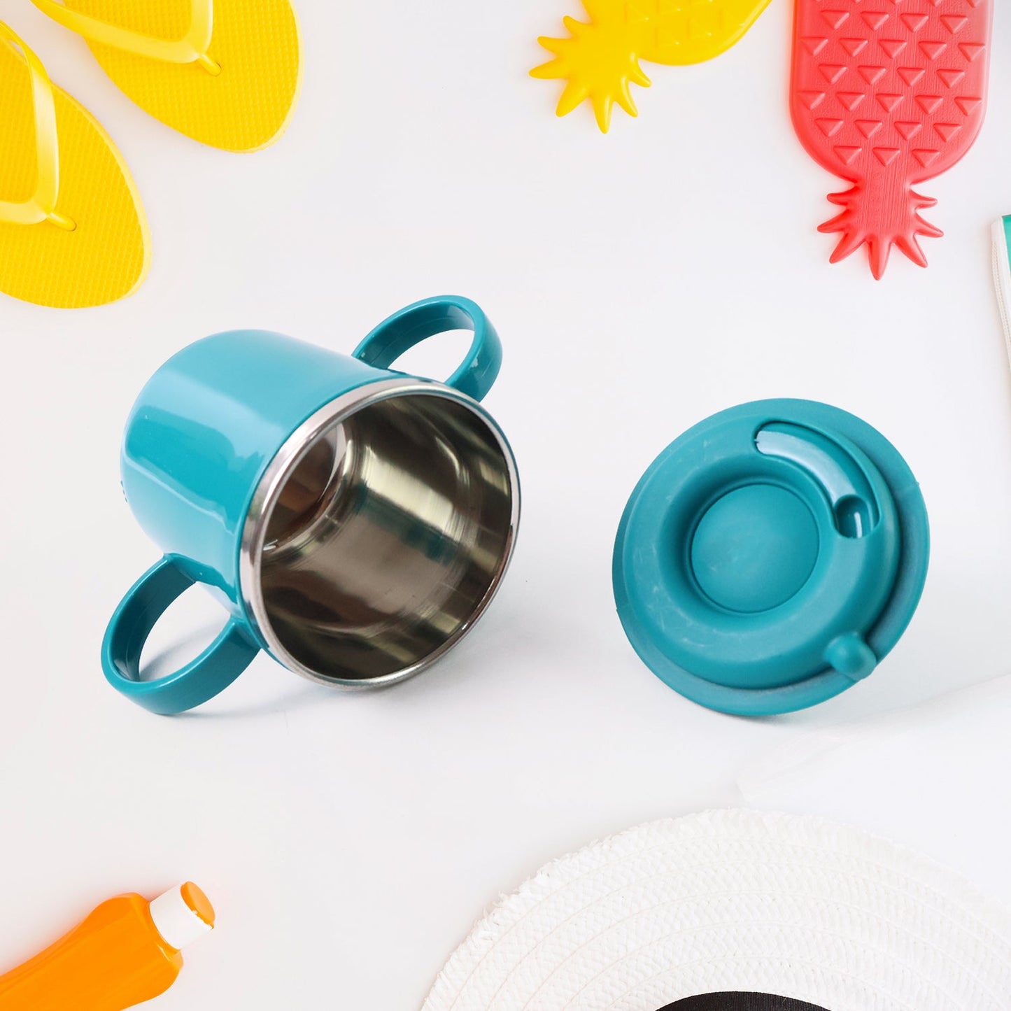 Insulated kids sipper mug with straw and dual handles for temperature retention