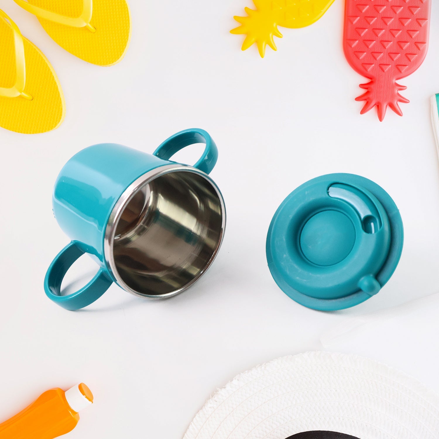 Insulated kids sipper mug with straw and dual handles for temperature retention