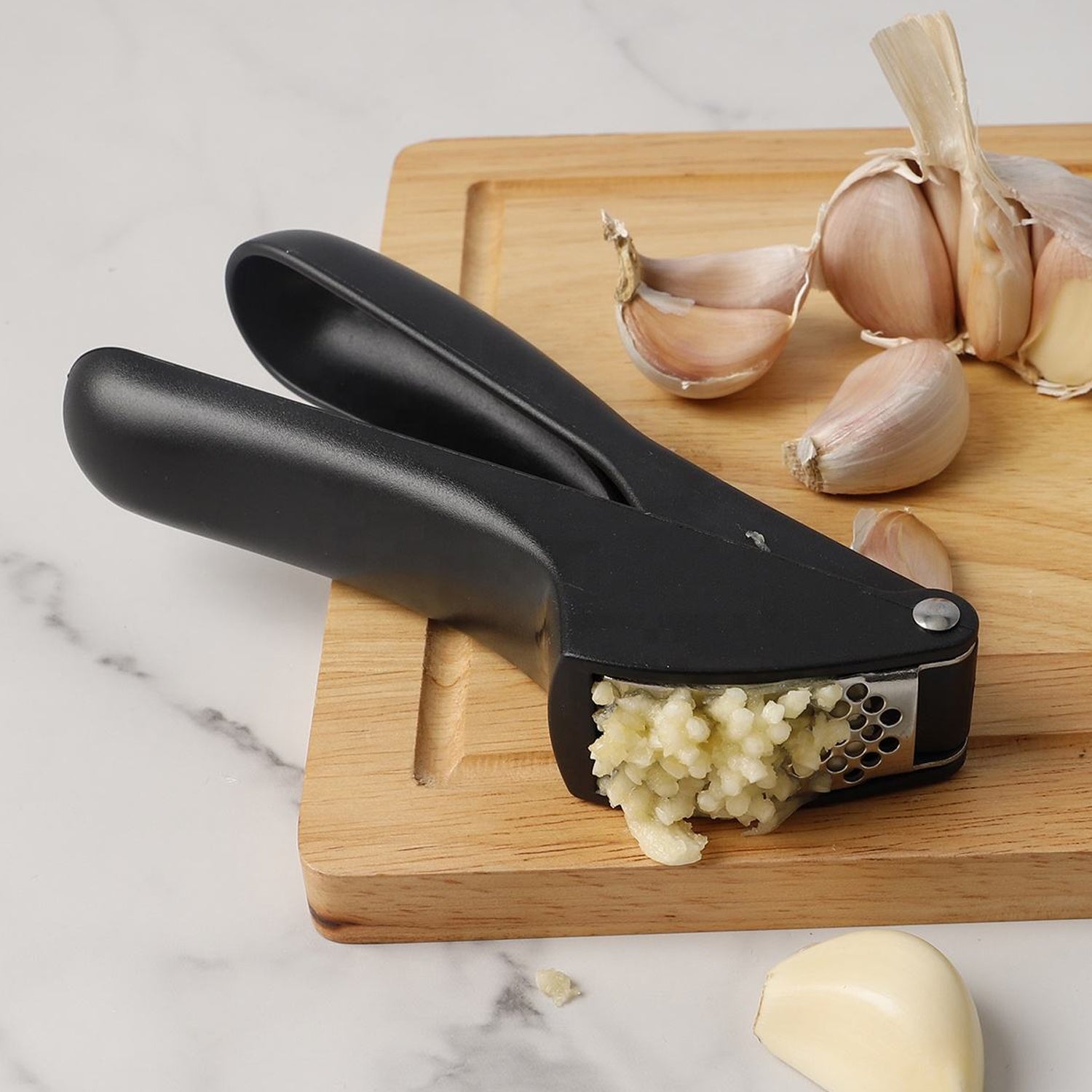 Using manual garlic press to make garlic paste easily