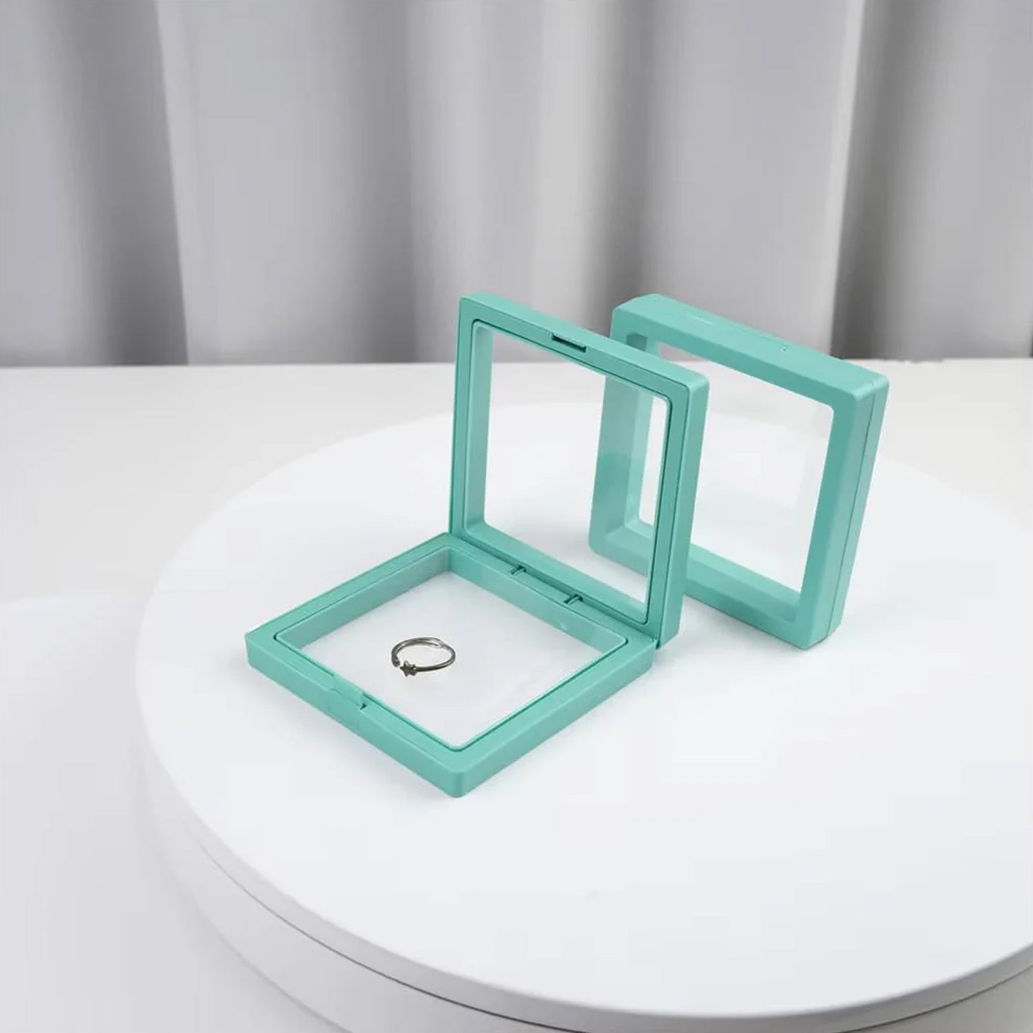 Transparent jewellery display box with detachable base for vertical display