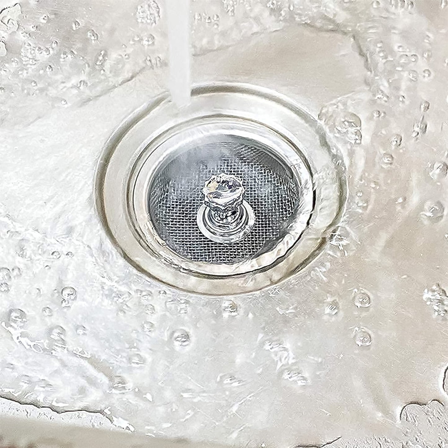 Mesh design of the stainless steel strainer basket for effective filtering.