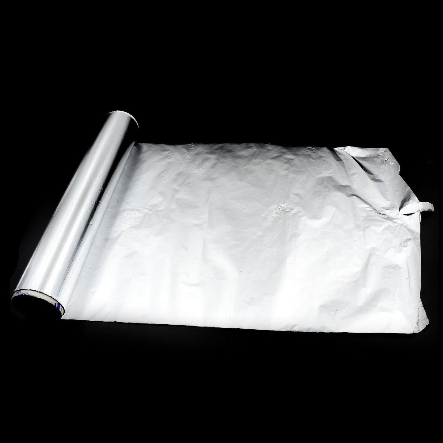 Non-stick aluminum foil for versatile baking and grilling.