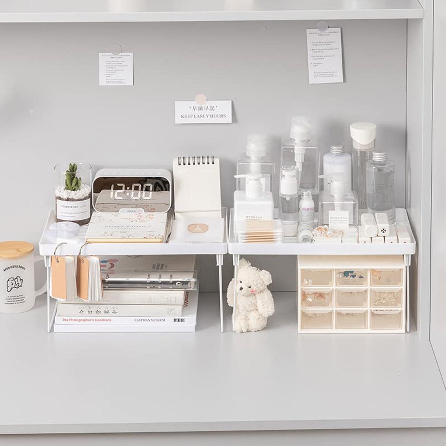 Space-saving bathroom and kitchen shelf with foldable legs