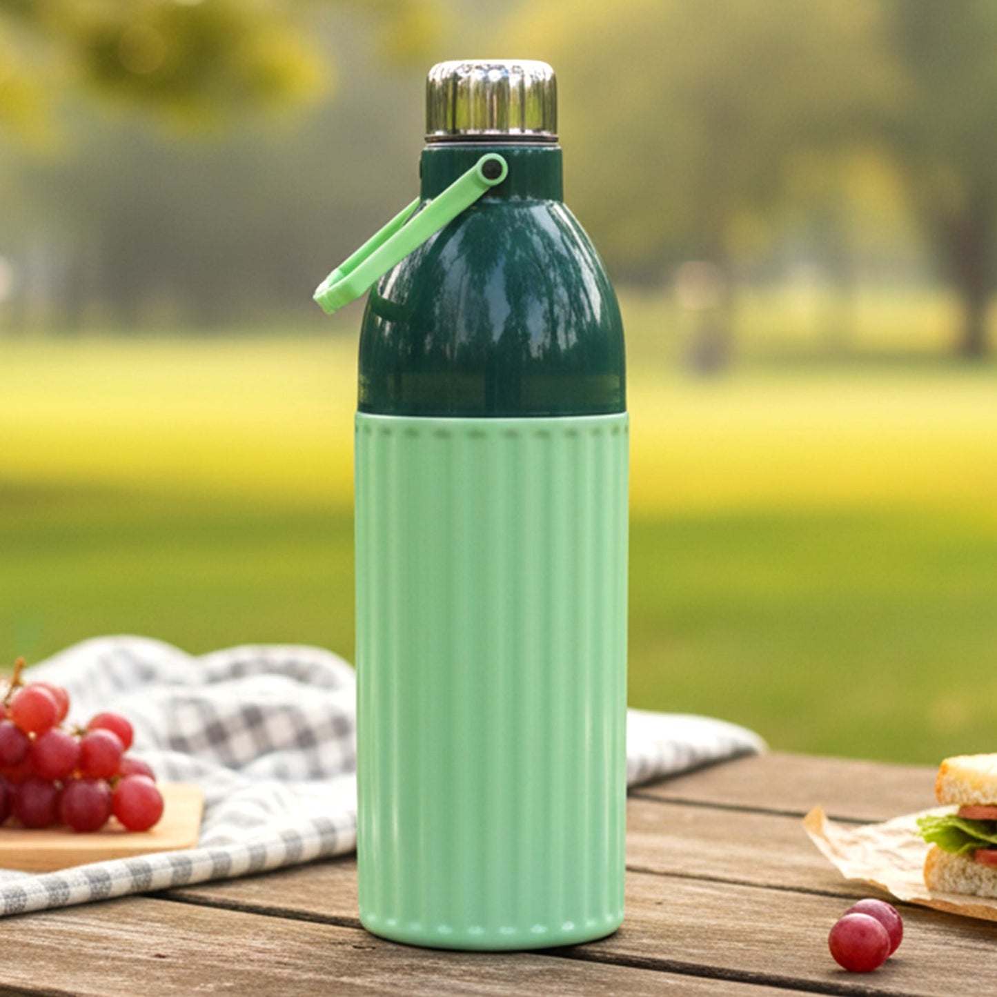Ribbed grip insulated plastic water bottle in large 1700ml size