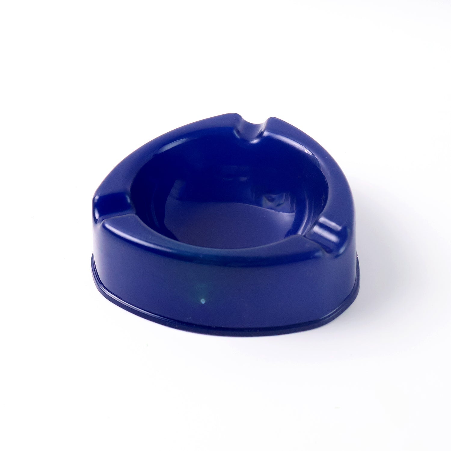 Unbreakable shiny dark blue plastic ashtray ideal for smokers