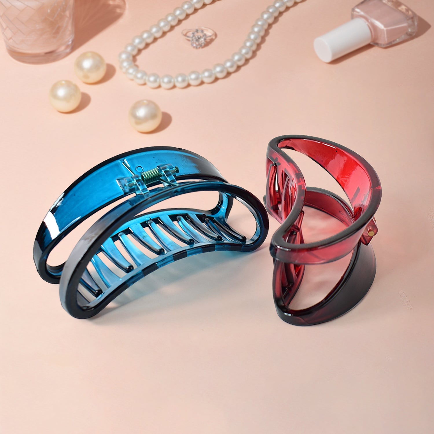 Lightweight durable plastic claw clip perfect for all hair lengths and textures.