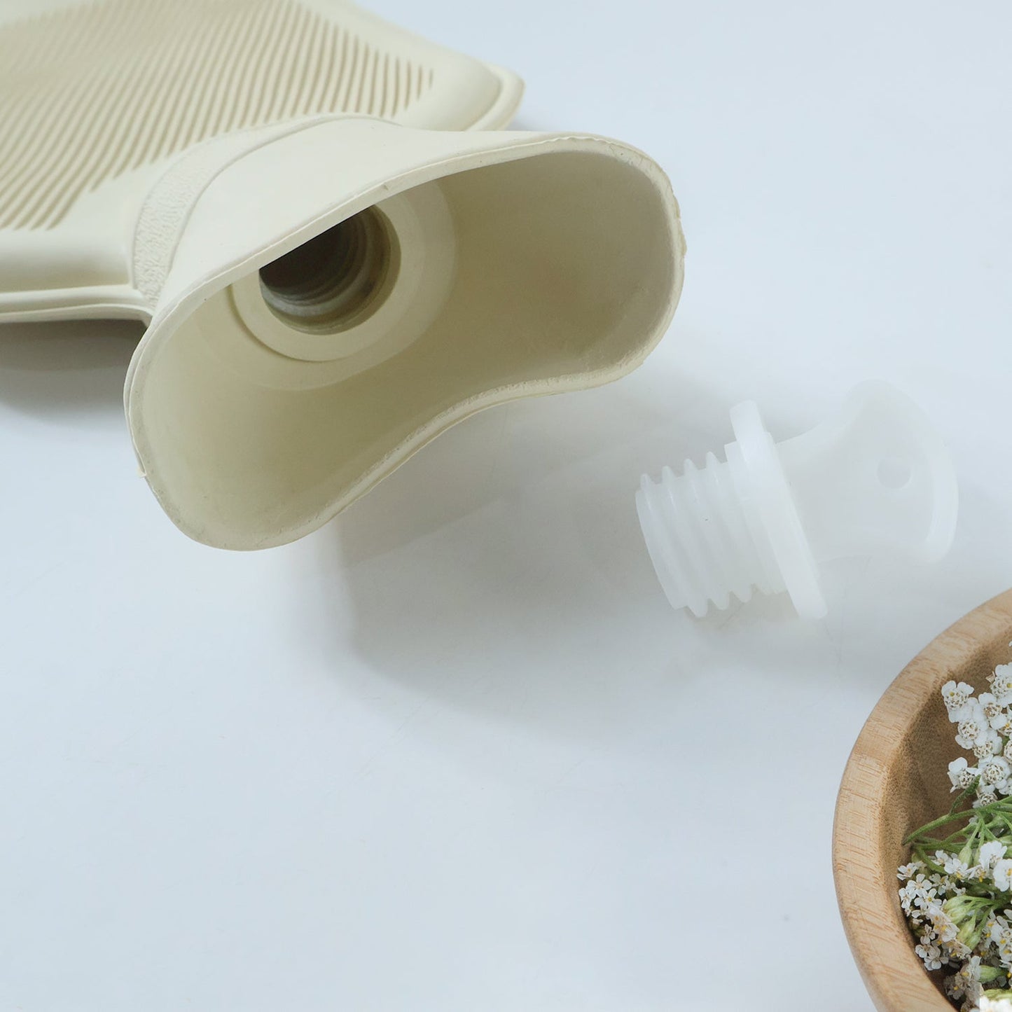Portable hot water bag providing consistent heat therapy