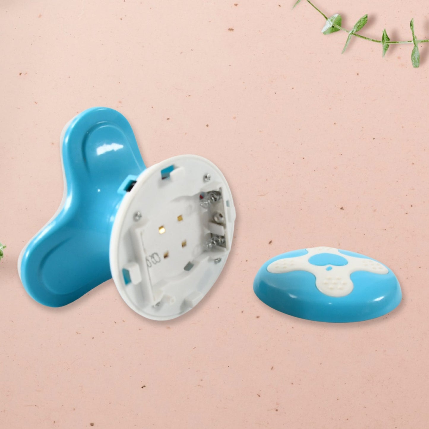 Close-up of the mini massager's powerful vibration heads for effective muscle massage.