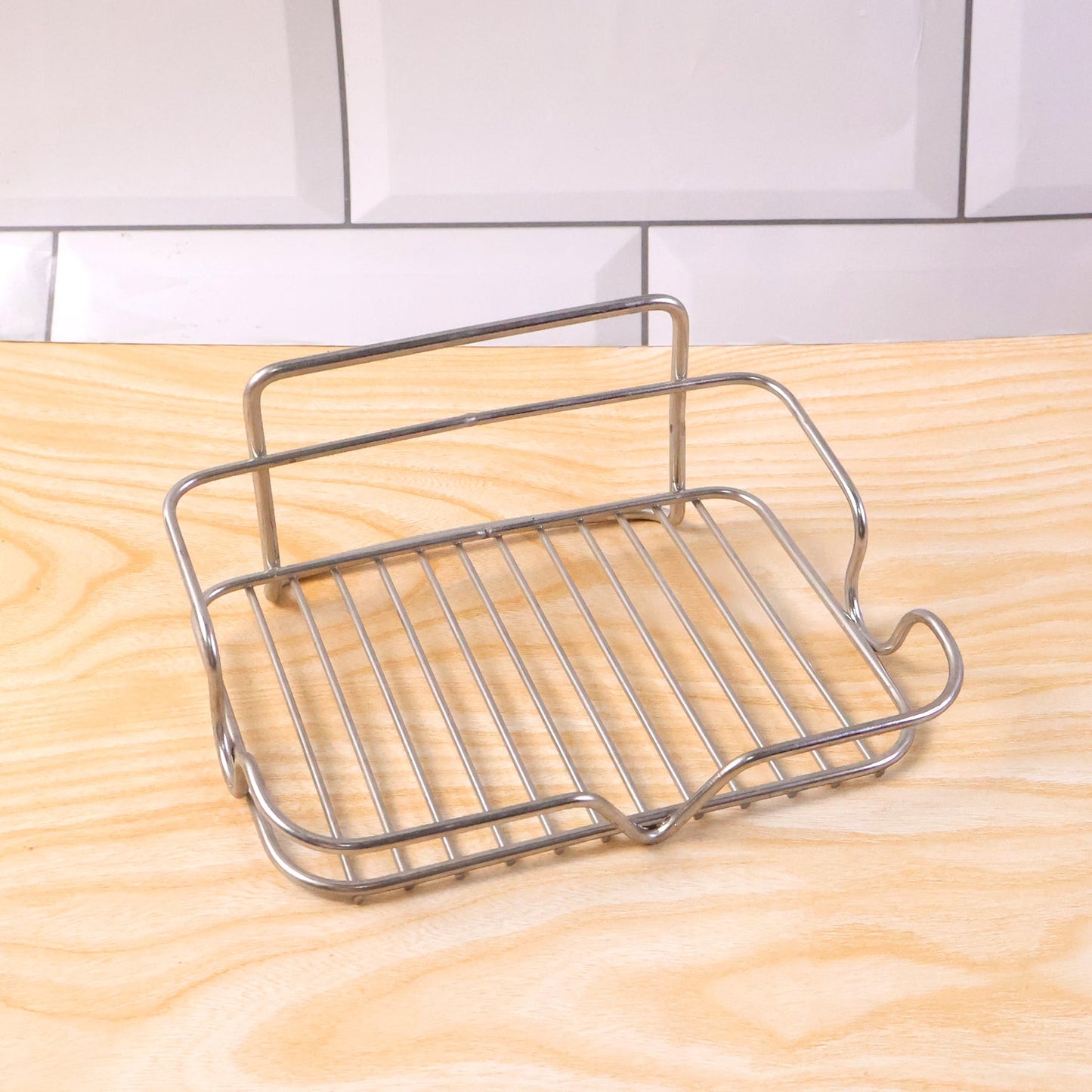 Metal soap holder exhibiting open drain bars to prevent soap mushiness